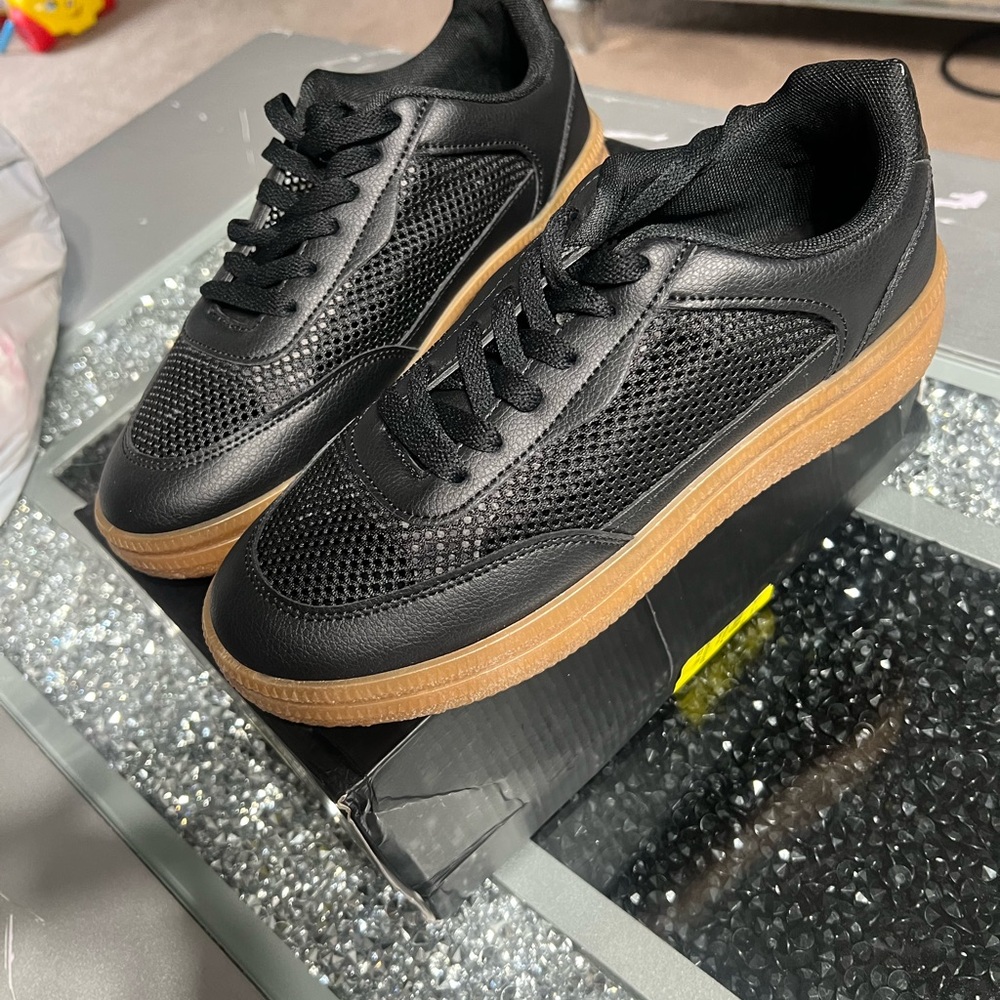 Nicole Miller Black Gum Sole Sneakers - Varga Perforated Low Top - 7.5